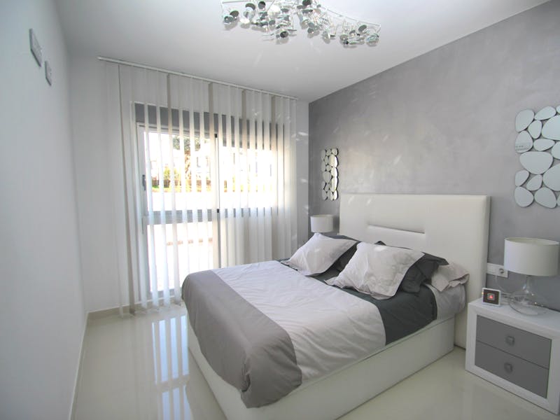 2 or 3 bedroom bungalows with garden or solarium only 8 min to Los Náufragos beach Torrevieja. 6