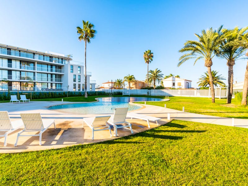 Denia Beach - 1, 2 and 3 bedroom apartments with terrace overlooking the sea or with views over the Montgó mountain, at the beach of La Almadraba beach 23