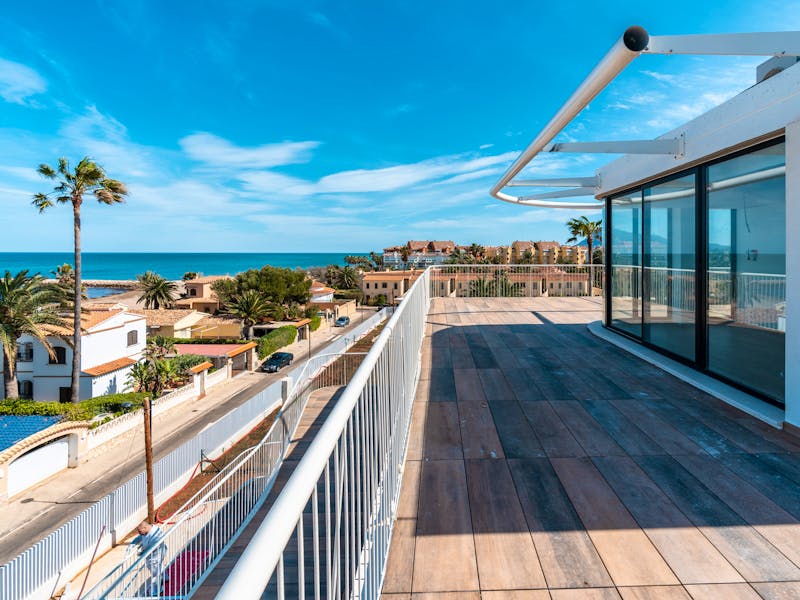 Denia Beach - 1, 2 and 3 bedroom apartments with terrace overlooking the sea or with views over the Montgó mountain, at the beach of La Almadraba beach 10