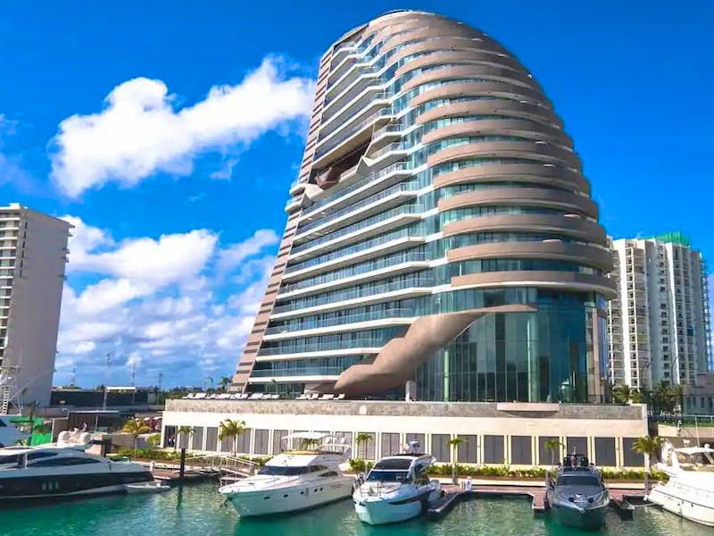 Luxurious apartment in Shark Tower, Puerto Cancun 0