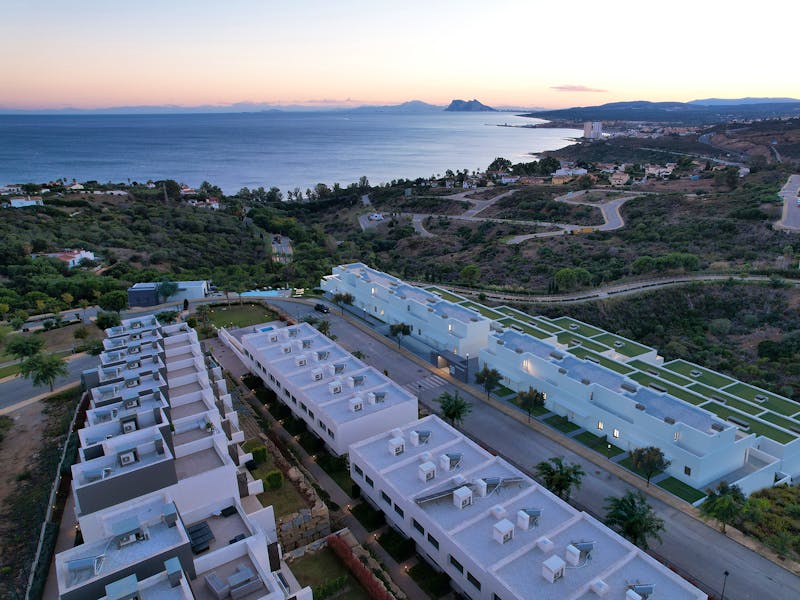 2, 3 and 4-bedroom apartments with sea views 2